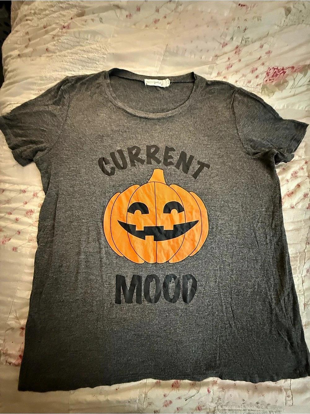 Live To Be Spoiled Pumpkin Graphic Tee Size Medium